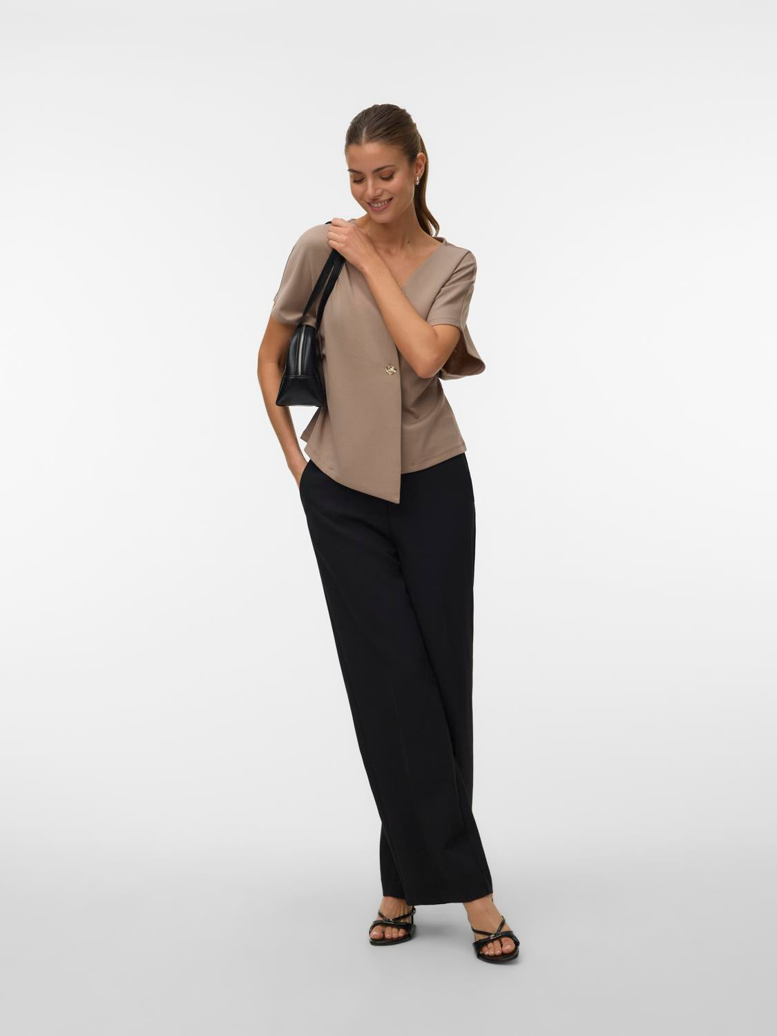 model_shot-front